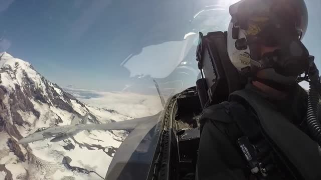 درون کابین F 18  - پرواز در ارتفاع پایین
