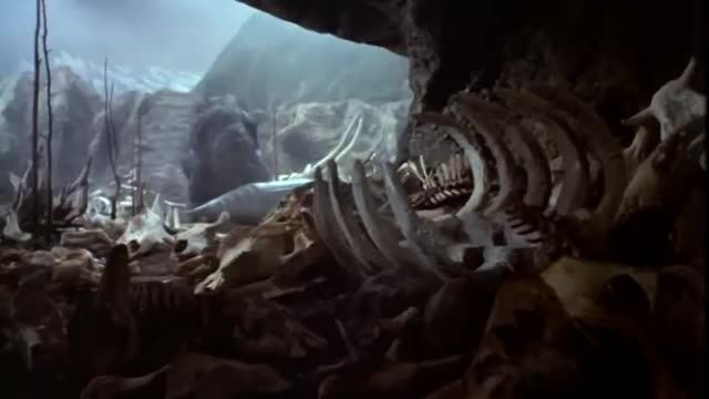 تی رکس علیه ترای سراتوپس در پایان فیلم آخرین دایناسور
