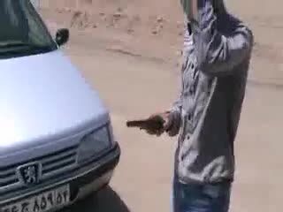 منفجر کردن یک ماشین با اسلحه در یزد