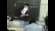 رقص دانش آموز جلوی معلم