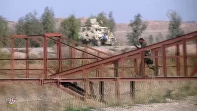 تیر خوردن یکی از بچه ها روی پل توسط داعش (22)