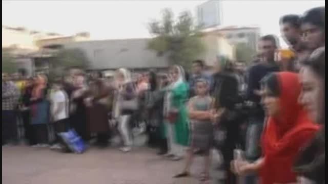 اجرای زیبای خیابانی گروه آمانژ در مقابل سینما آزادی