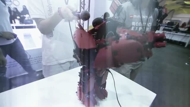 کنترل ربات توسط بازوی پوشیدنی