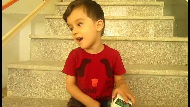 سوره القارعه با صدای کودک نابغه 2.5 ساله  محمد عیدیوندی