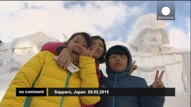 رونمایی از مجسمه های یخی عظیم الجثه در ژاپن