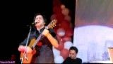 اجرای زنده محسن یگانه با گیتار در کنسرت