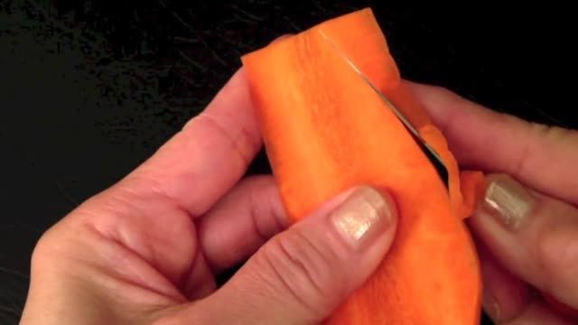 هنر تزیین سبزیجات: تزیین برگ ساده با هویج