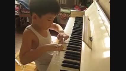 پیانوی موسیقی دونگ یی