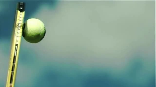 وضعیت توپ تنیس  در هنگام سرویس زدن در حالت آهسته