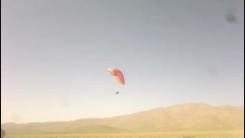 پرواز چتربازان از کوه شیرخوانی روستای ورچه