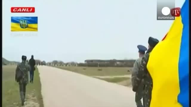 رویارویی خلبانان اوکراینی و  روسیه در فرودگاه کریمه