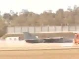 فرود بدون چرخ جنگنده اف 111