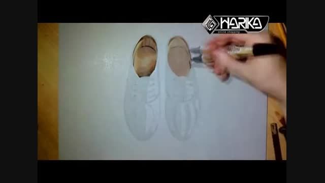 نقاشی کفش بصورت سه بعدی روی کاغذ ساده