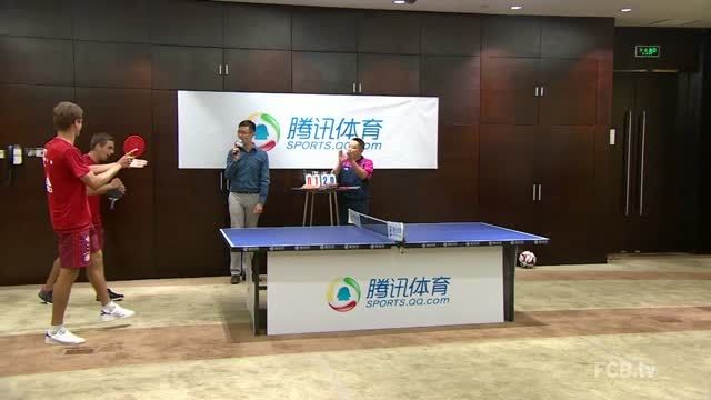 پینگ پنگ بازی کردن بازیکنان بایرن مونیخ در پکن