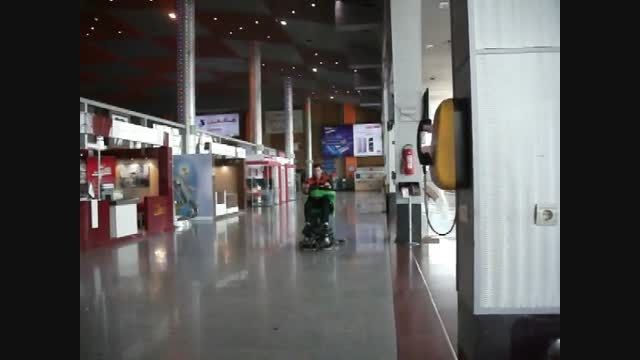 اسکرابر صنعتی با راننده برای نظافت فرودگاه