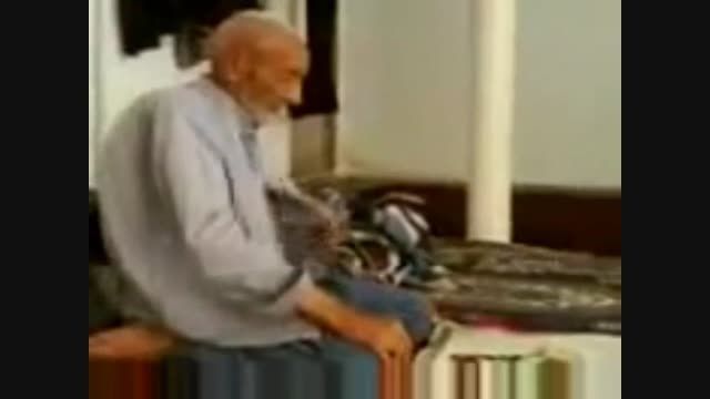 نماز جالب یک پیر مرد