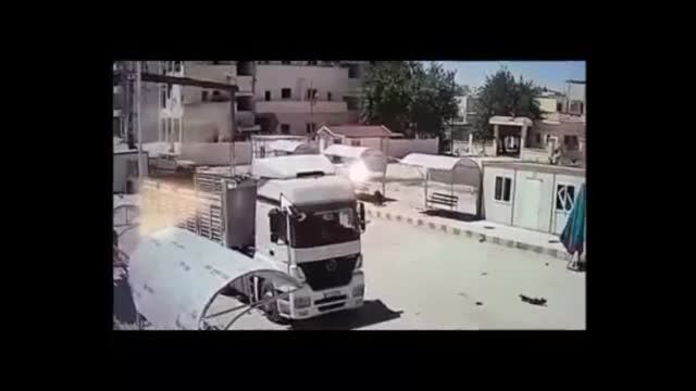 لحظه ورود خودروی بمب گذاری شده از ترکیه به سوریه