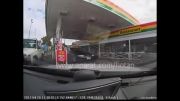 درگیری با پلیس در پمپ بنزین!