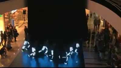 رقص جالب با لباس نورانی