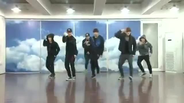 E.X.O.K  practice dance w history song