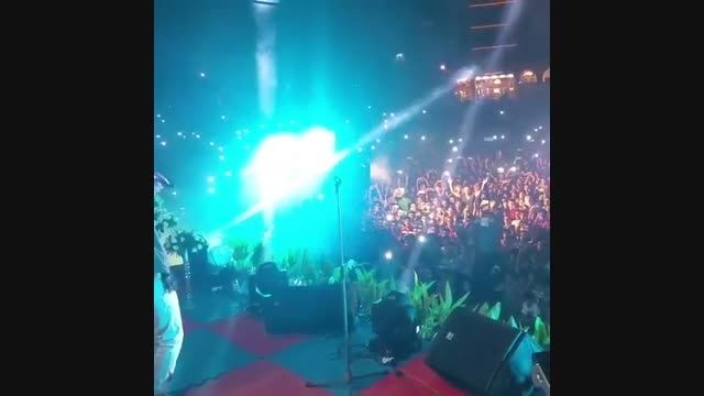 جمع ور شور مردم در اجرای زنده حامد زمانی در بروجرد