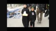خدمت دو کودک به زوار اربعین امام حسین - 2014