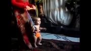 رقص بچه با واکر