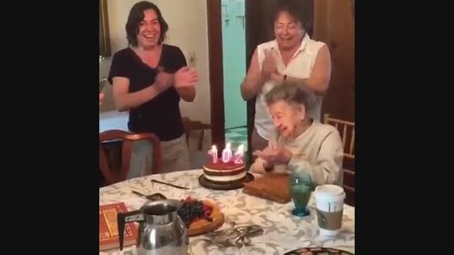 در تولد 102 سالگی مادربزرگ چه اتفاقی می افتد