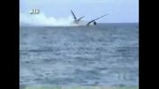 سقوط عجیب هواپیما به داخل دریا!!!