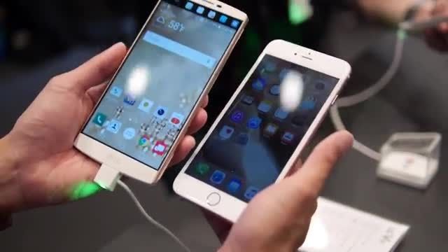 LG V10 vs Apple Iphone6s plus first look