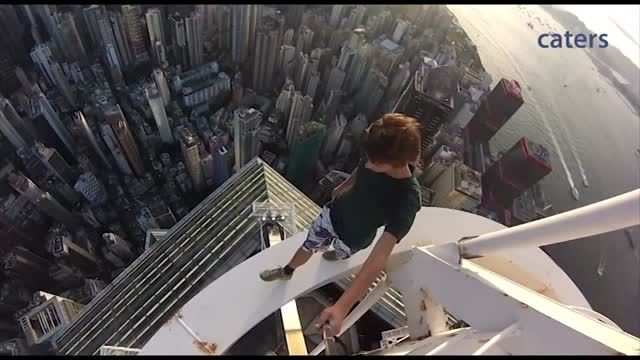 ثبت تصاویر سلفی برفراز برج های هنگ کنگ - زومیت