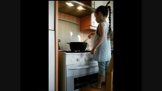 بارانا خانوم در حال آشپزی