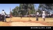 پرش از روی نیزه به روش خیلی جالب در کنیا