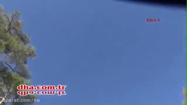 لحظه فرود خلبانان روسی با چتر نجات