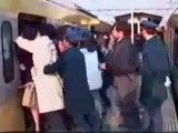 وظیفه سنگین پلیس در متروی چین