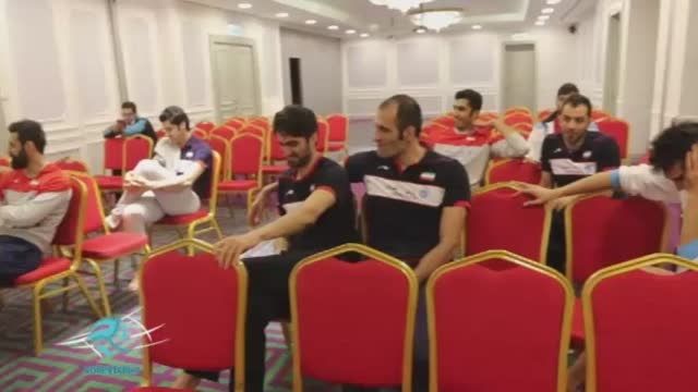 نشست صمیمی داورزنی با مردان والیبال ایران