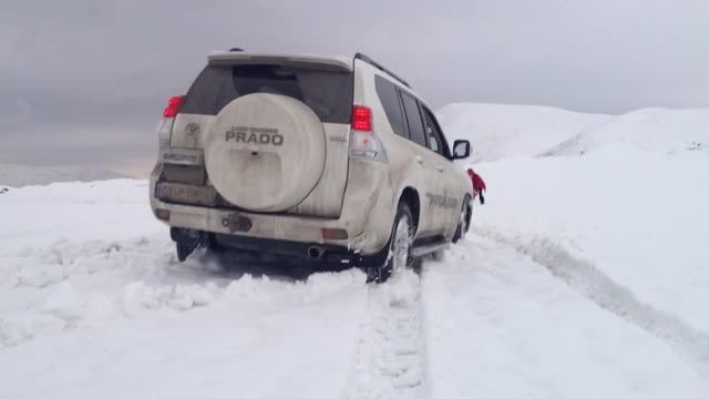 افرود پرادو در برف