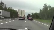 کلیپی از تزیین ترسناک یک کامیون در جاده...