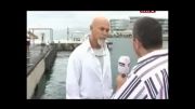 مردی که هنگام مصاحبه تلویزیونی درون آب سقوط کرد !!