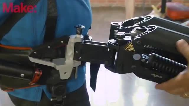 تجربۀ من از پوشیدن اسکلت بیرونی صنعتی Ekso Bionics