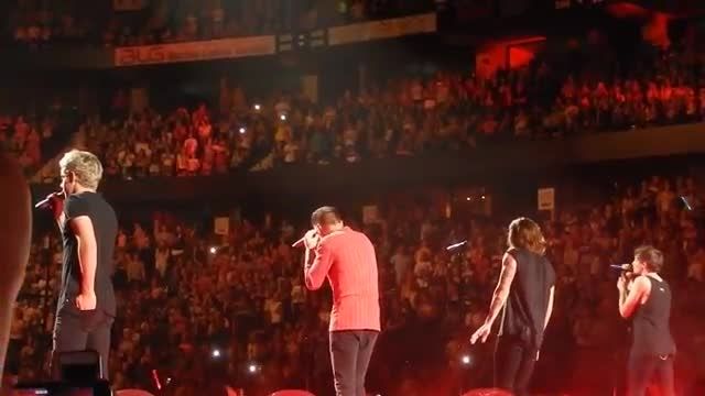 Drag Me Down - One Direction (Ottawa, Canada 08/09/15)