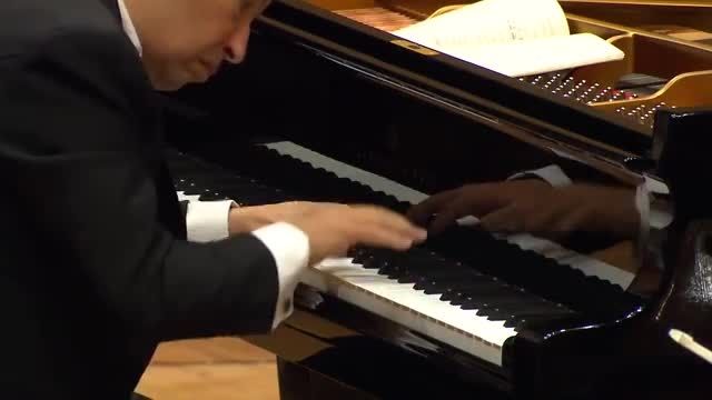 Mozart . Piano Concerto No. 27 . Murray Perahia