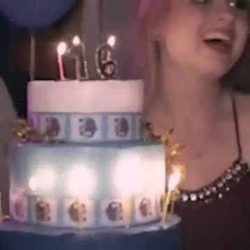 آتیش گرفتن مژه با شمع کیک تولد