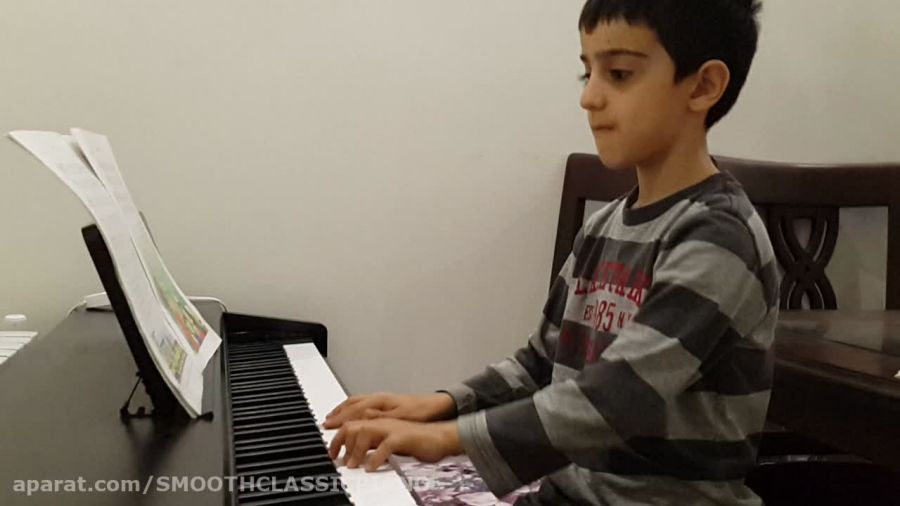 اجرای پیانو  ترنم قشنگه توسط پویان