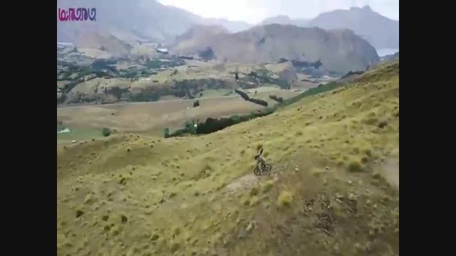 دوچرخه سواری بر بلندای کوهستان+فیلم ویدیو کلیپ