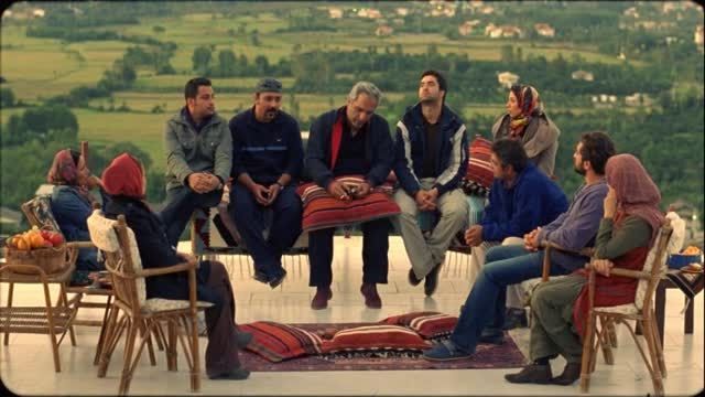 صحبتهای ضد انقلابی مهران مدیری در فیلم پل چوبی
