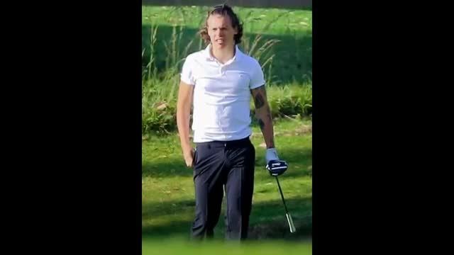 One direction - Harry styles - golf play 2015