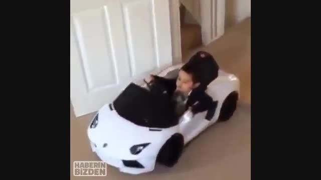 رانندگیه بچه