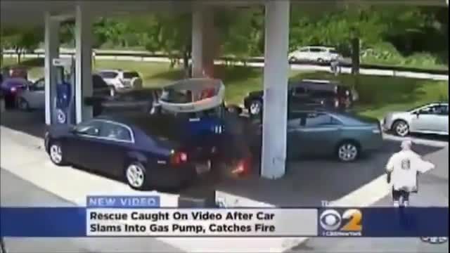 تصادف وآتش سوزی در پمپ بنزین
