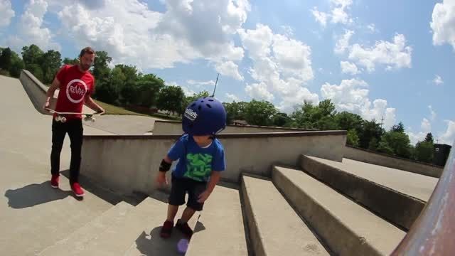 حرکات دیدنی کودک سه ساله با اسنوبرد